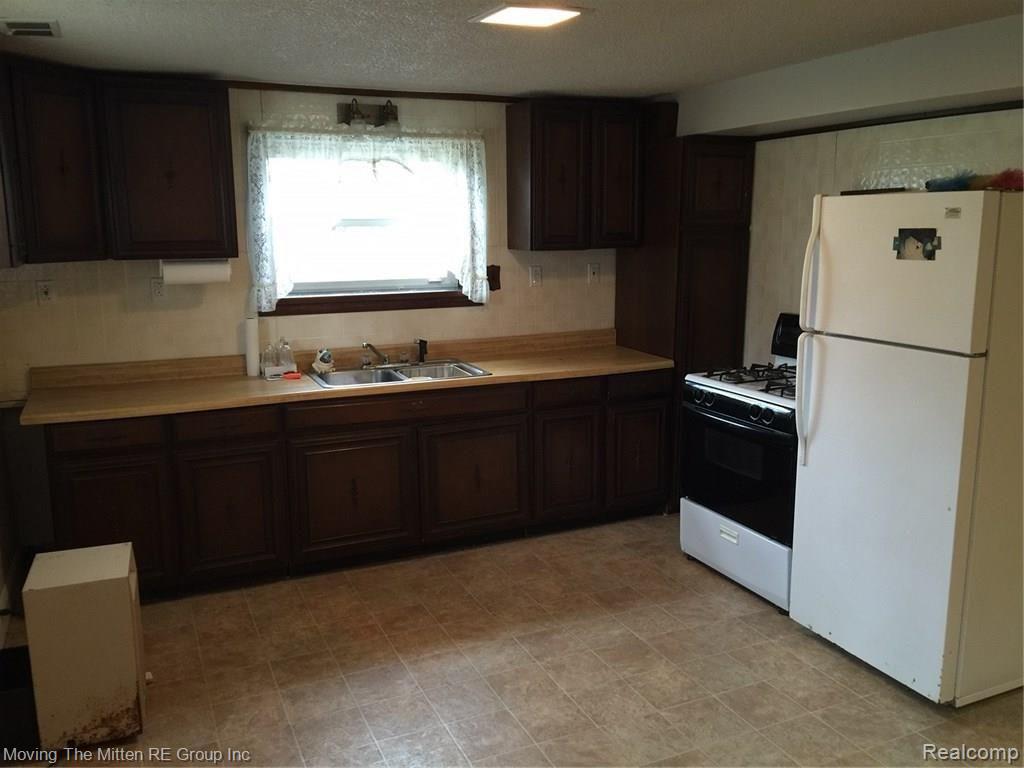 6757 Belleville Road Belleville, MI 48111 - Photo 3 of 11