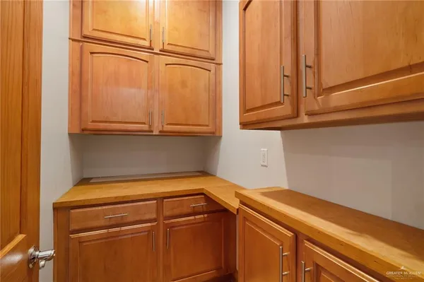 a view of a utility room with dryer and washer