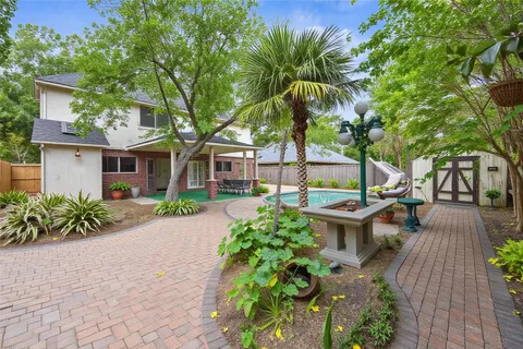 $299,900 | 330 Welford Lane, Highlands, TX 77562