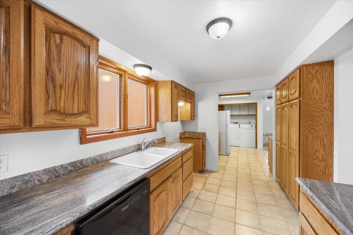5449 Hugo Road Grants Pass, OR 97526 - Photo 4 of 28 H10