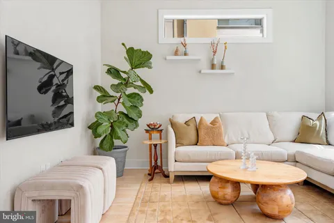 $800,000 | 800 Montrose Street, Unit A, Philadelphia, PA 19147