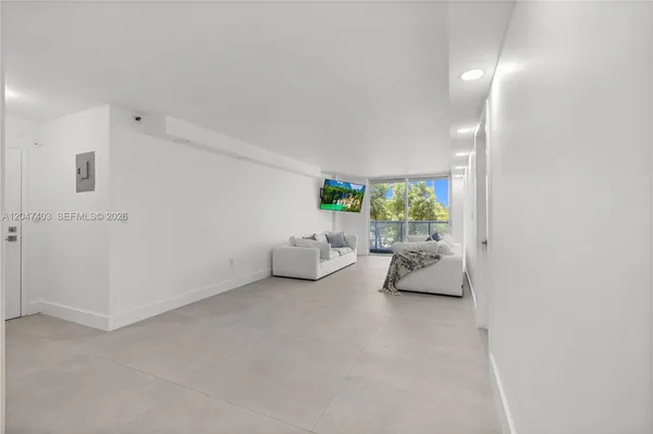 $4,400 | 2457 Collins Avenue, Unit 201, Miami Beach, FL 33140
