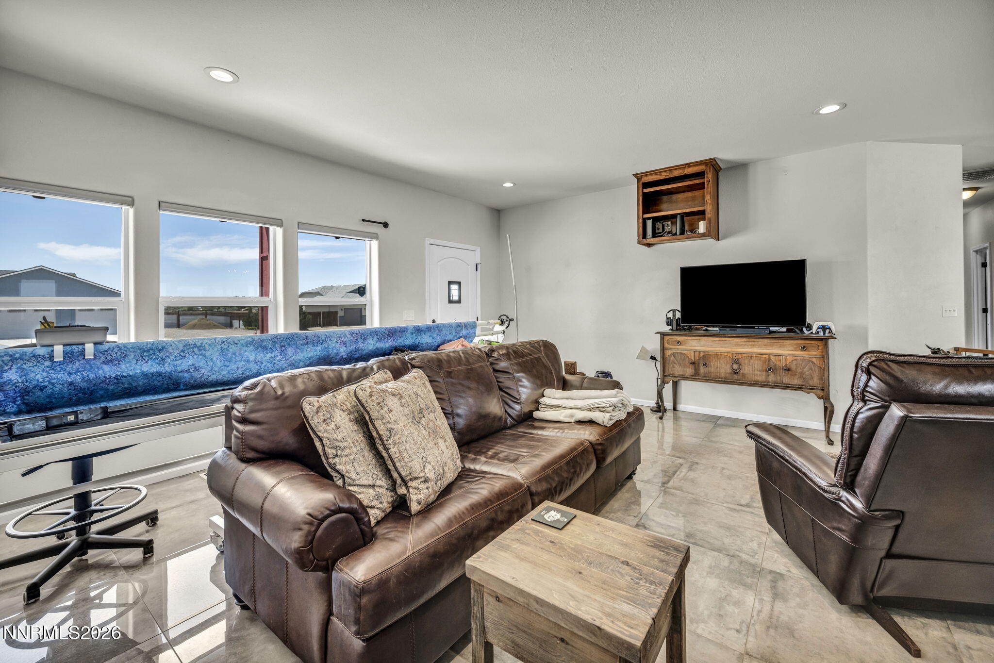 1286 Sky Ridge Drive Fallon, NV 89406 - Photo 15 of 49 a living room with furniture and a flat screen tv