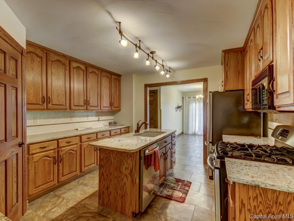 8125 Hunt Road Springfield, IL 62712 - Photo 4 of 27