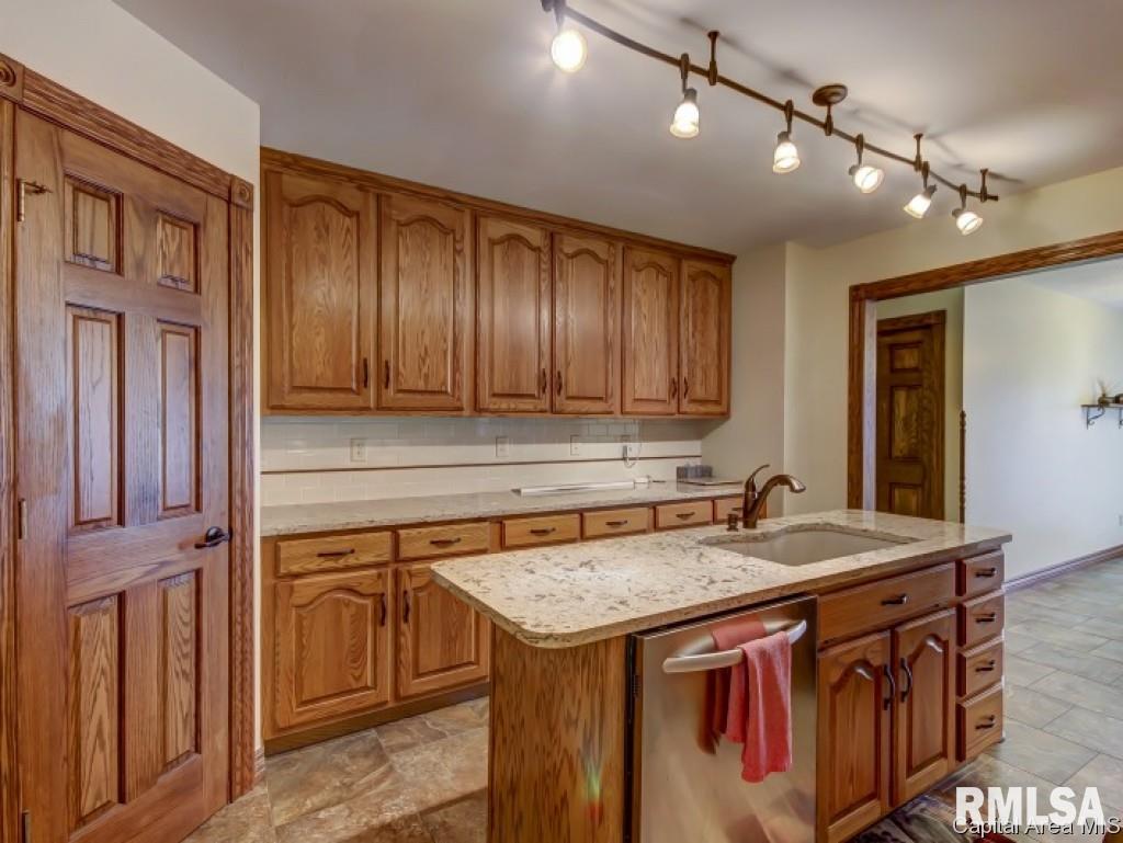 8125 Hunt Road Springfield, IL 62712 - Photo 5 of 27