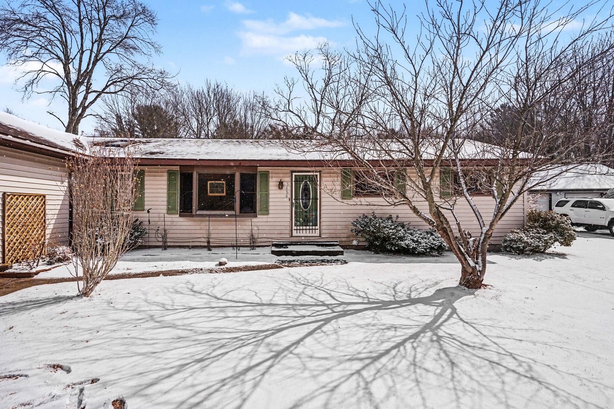 5686 Davis Road Norton Shores, MI 49441 - Photo 2 of 35 003_file_6980