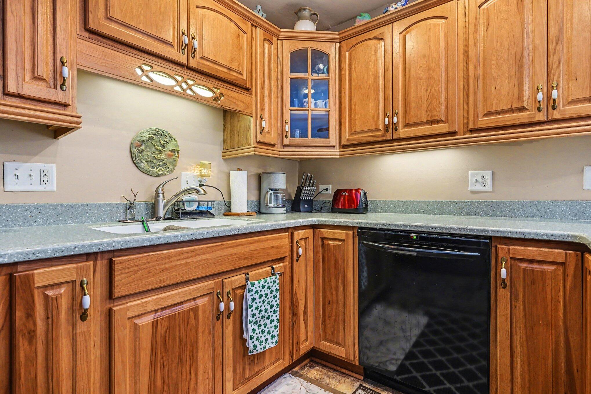 5686 Davis Road Norton Shores, MI 49441 - Photo 3 of 35 017_file_2762