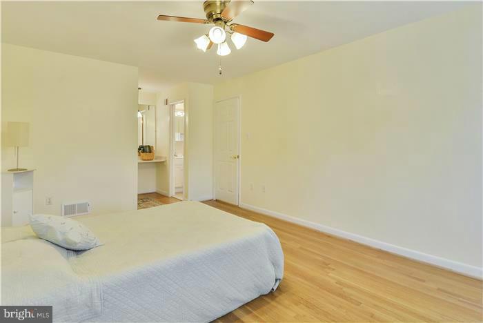 1601 Hopefield Road Silver Spring, MD 20905 - Photo 11 of 30 Bedroom (Master)