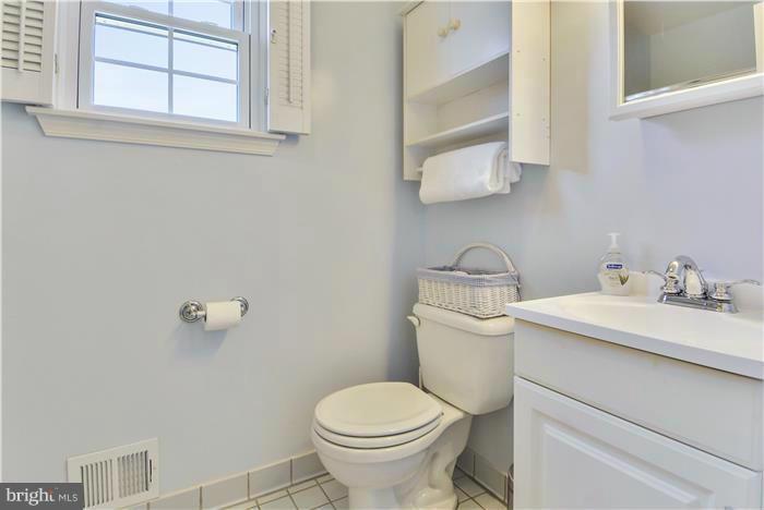 1601 Hopefield Road Silver Spring, MD 20905 - Photo 16 of 30 Bath
