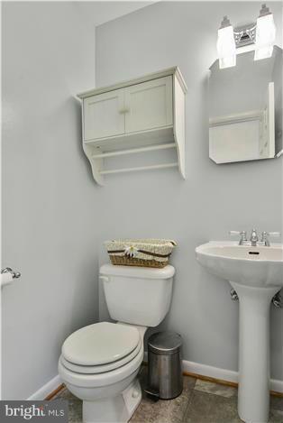 1601 Hopefield Road Silver Spring, MD 20905 - Photo 18 of 30 Bath