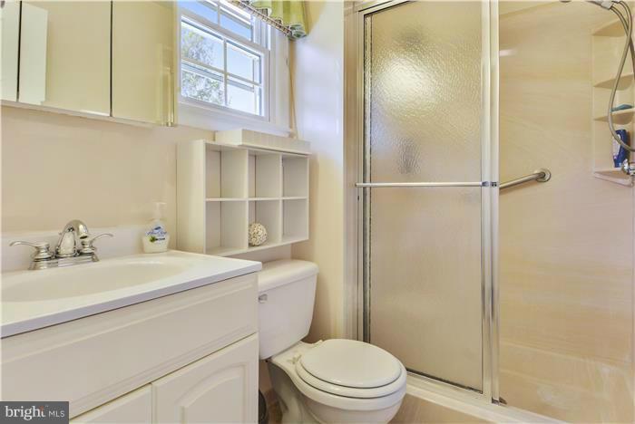 1601 Hopefield Road Silver Spring, MD 20905 - Photo 19 of 30 Bath (Master)