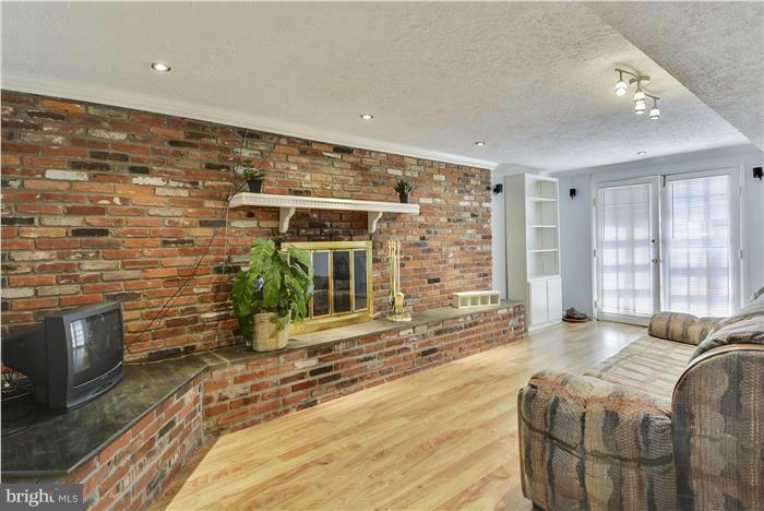 1601 Hopefield Road Silver Spring, MD 20905 - Photo 20 of 30 Family Room