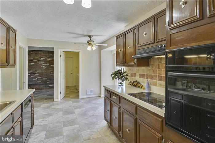1601 Hopefield Road Silver Spring, MD 20905 - Photo 3 of 30 Kitchen