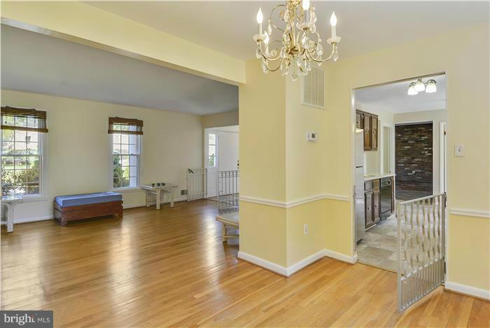 1601 Hopefield Road Silver Spring, MD 20905 - Photo 6 of 30 Dining Room