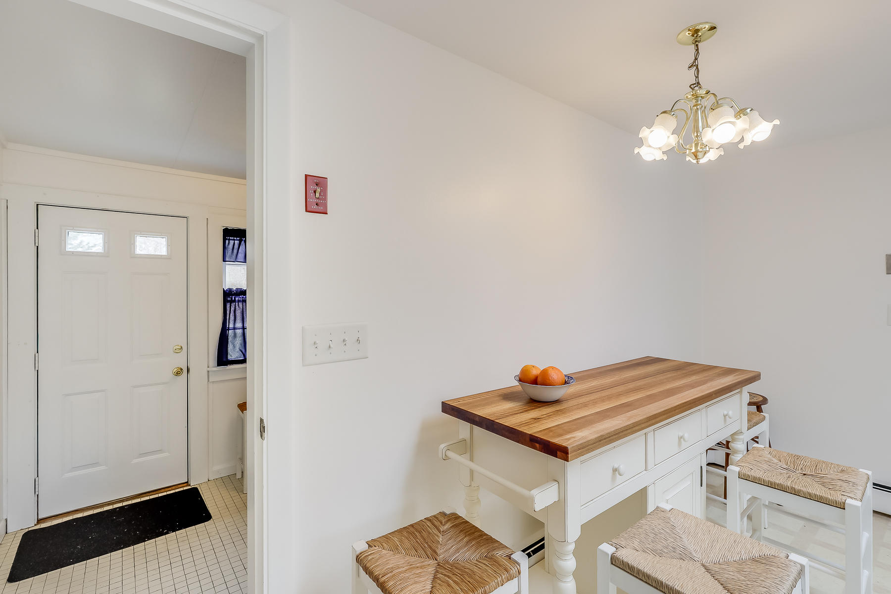 116 Long Road Harwich, MA 02645 - Photo 30 of 32 a room with a table and chair