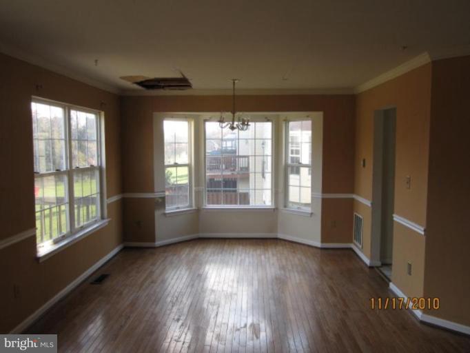 43544 Blacksmith Square Ashburn, VA 20147 - Photo 4 of 7 Dining Area
