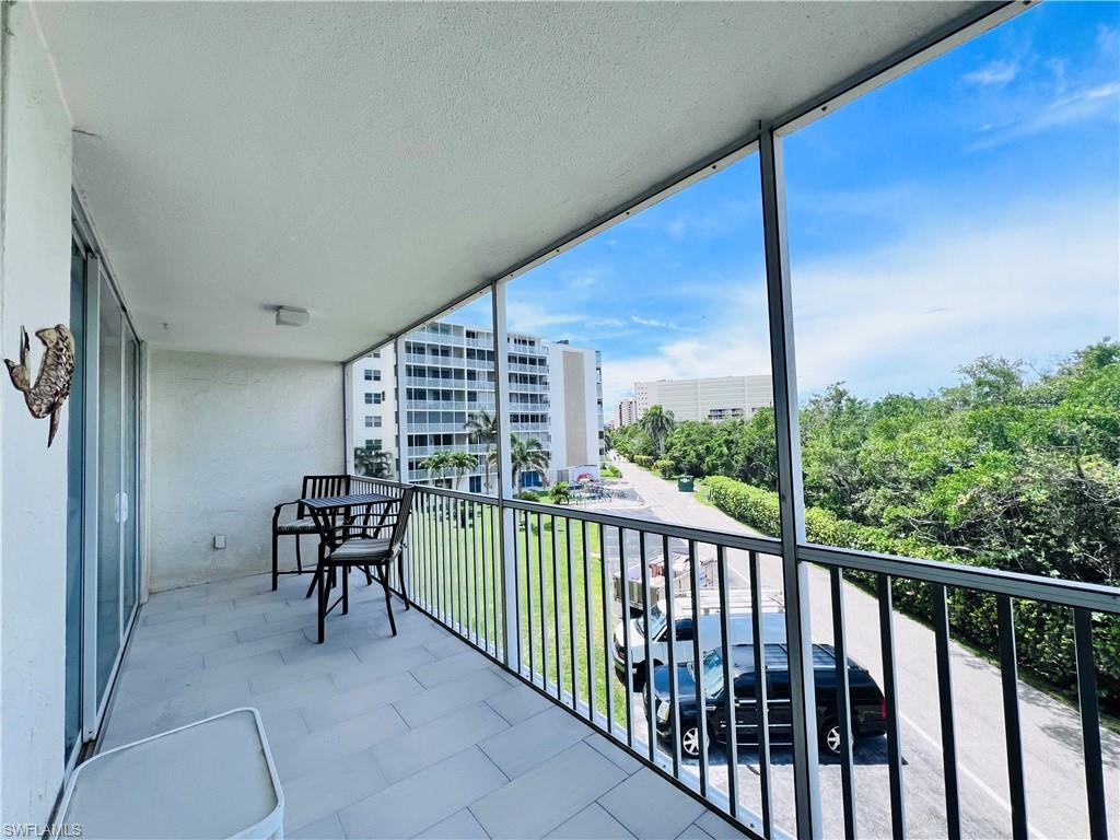 5 Bluebill Avenue, Unit 3031 Naples, FL 34108 - Photo 17 of 24 a balcony with chairs