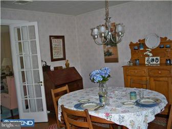 6424 Morris Park Road Philadelphia, PA 19151 - Photo 6 of 11 Dining Room