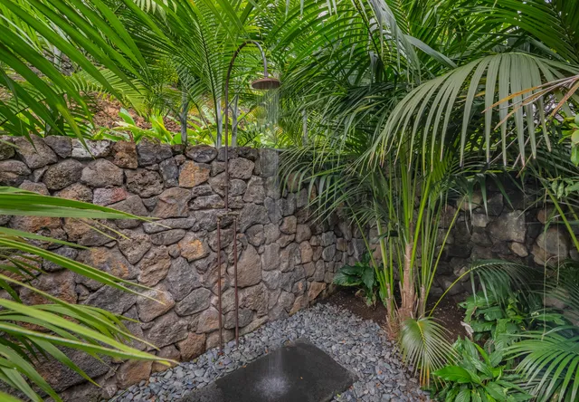 an empty room with window and windows
