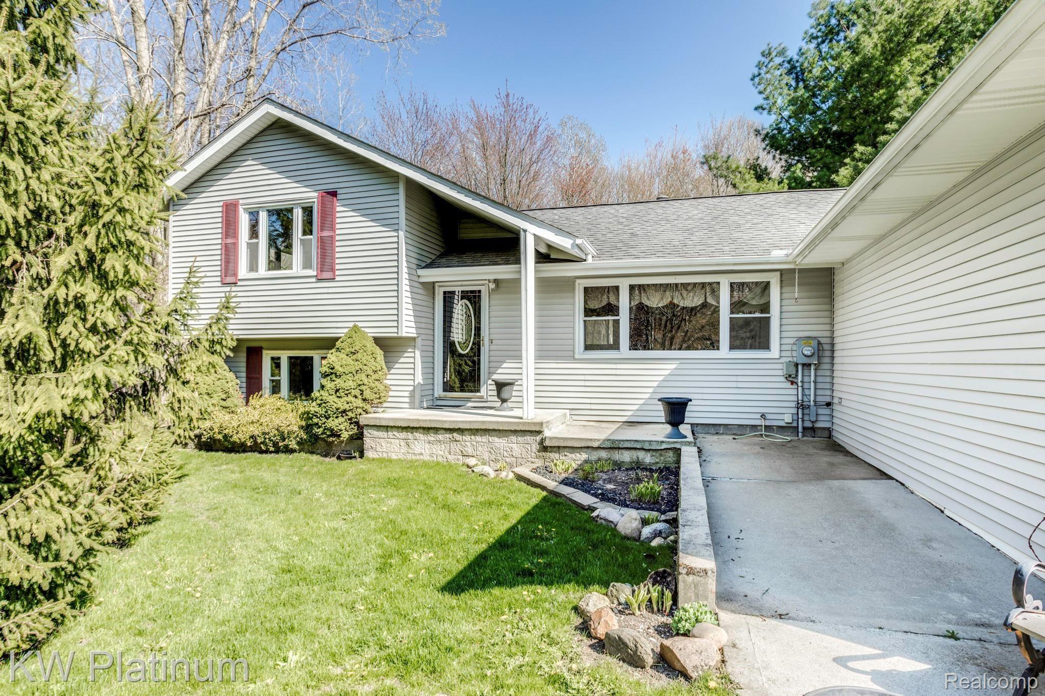 2928 Range Road Port Huron, MI 48060 - Photo 3 of 39 2928 Range Rd-3.jpg