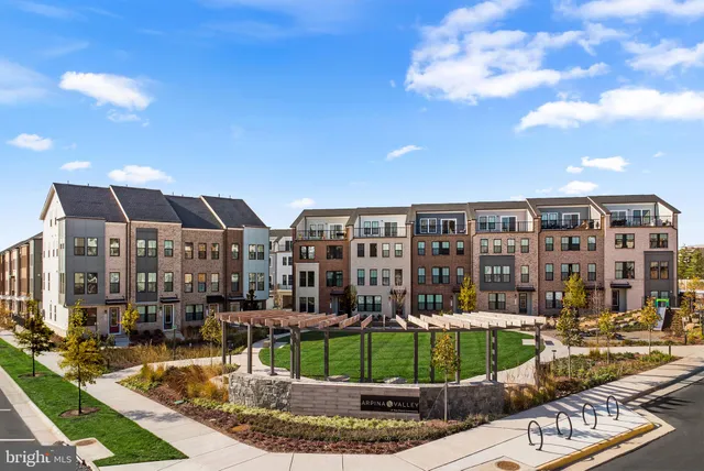 $840,740 | Aviation Place, Unit TARYN, Herndon, VA 20171