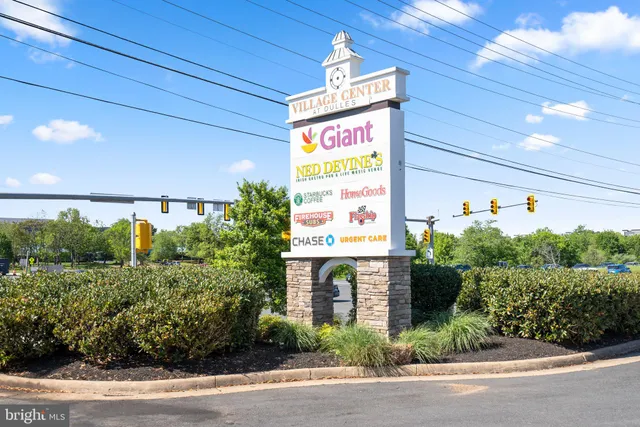 $840,740 | Aviation Place, Unit TARYN, Herndon, VA 20171