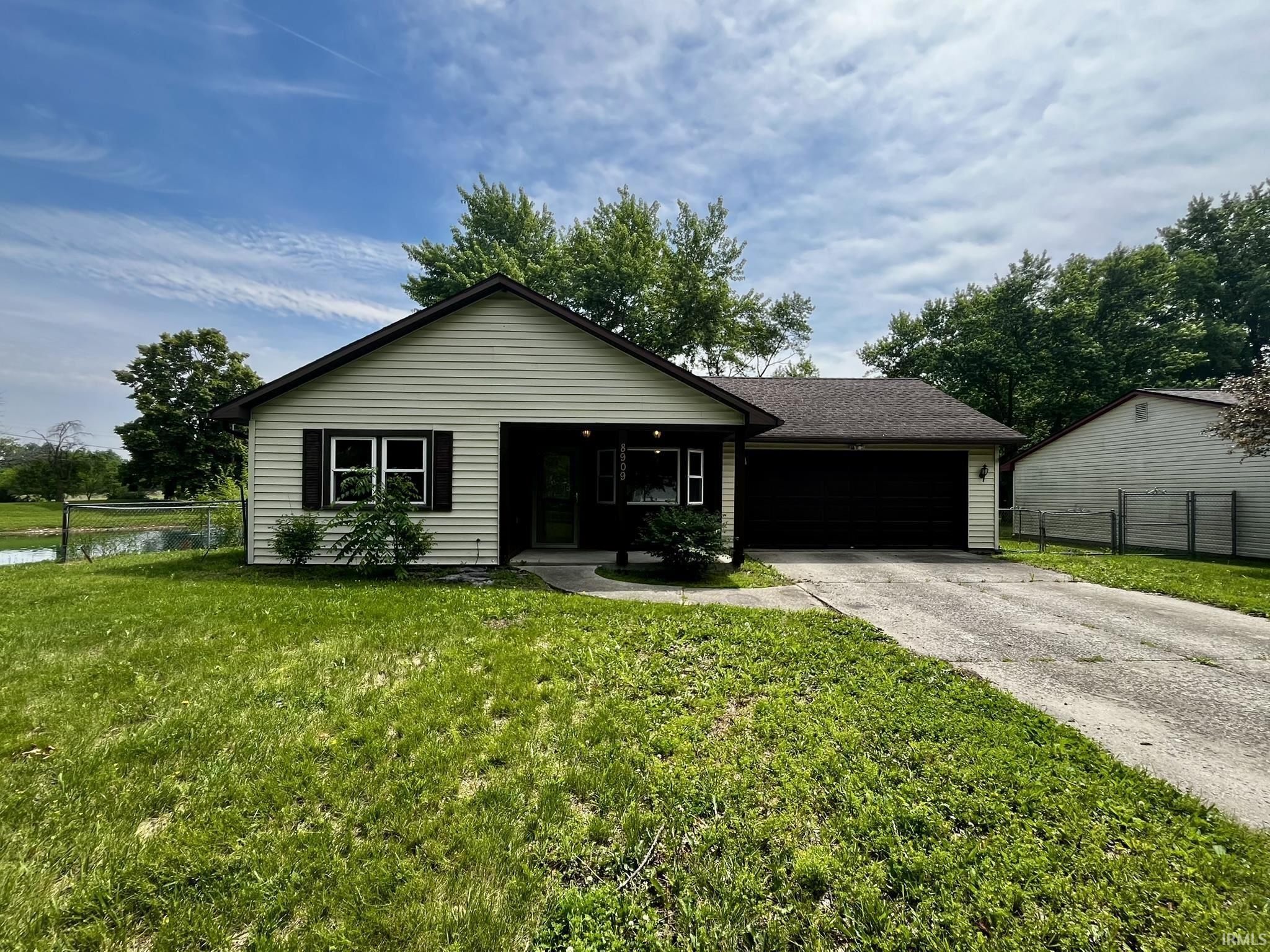 8909 Mariners Ridge Drive Fort Wayne, IN 46819 - Photo 3 of 35