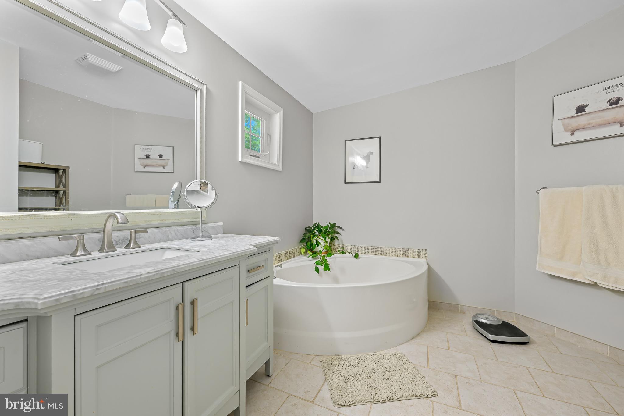 1158 Chelsea Road Aston, PA 19014 - Photo 17 of 40 Primary bathroom