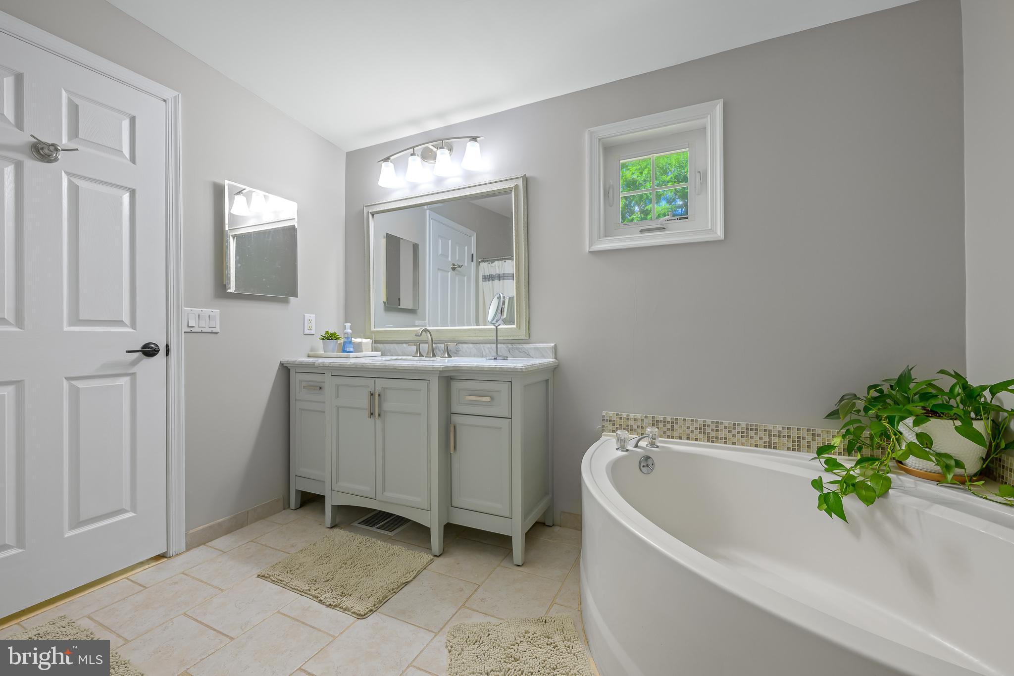 1158 Chelsea Road Aston, PA 19014 - Photo 18 of 40 Primary bathroom