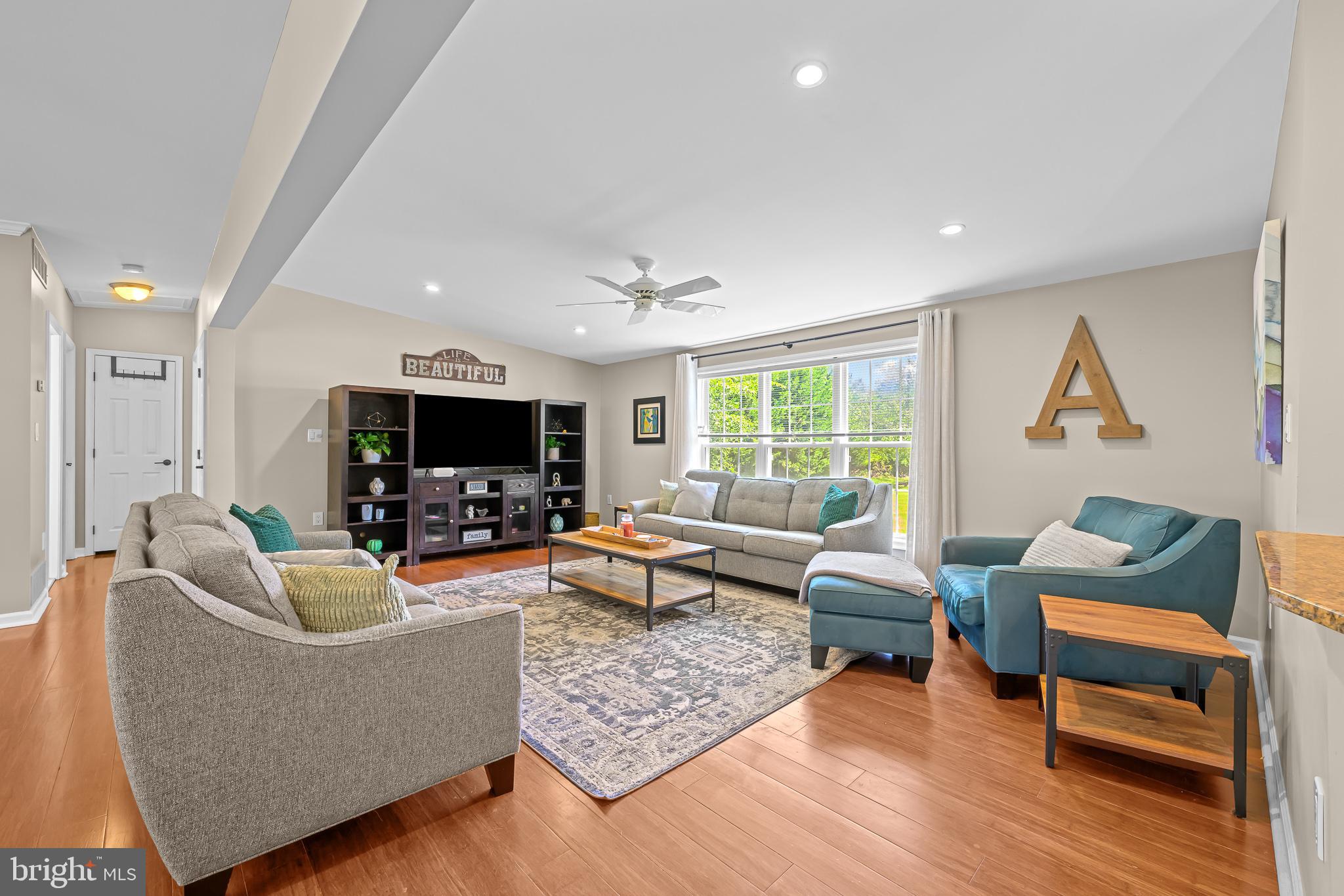 1158 Chelsea Road Aston, PA 19014 - Photo 7 of 40 Living room