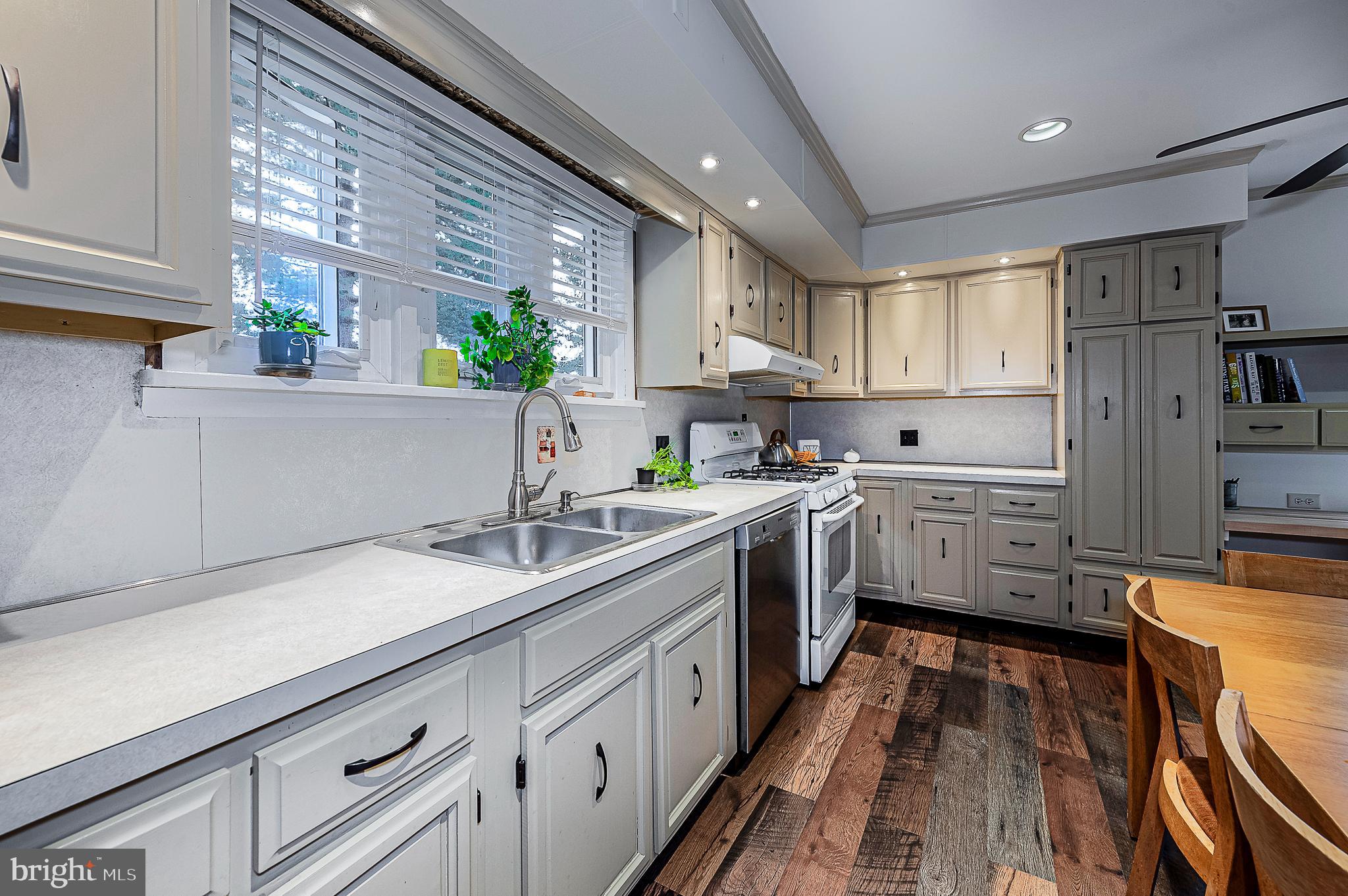 201 Lehigh Road South Glassboro, NJ 08028 - Photo 4 of 32 Kitchen