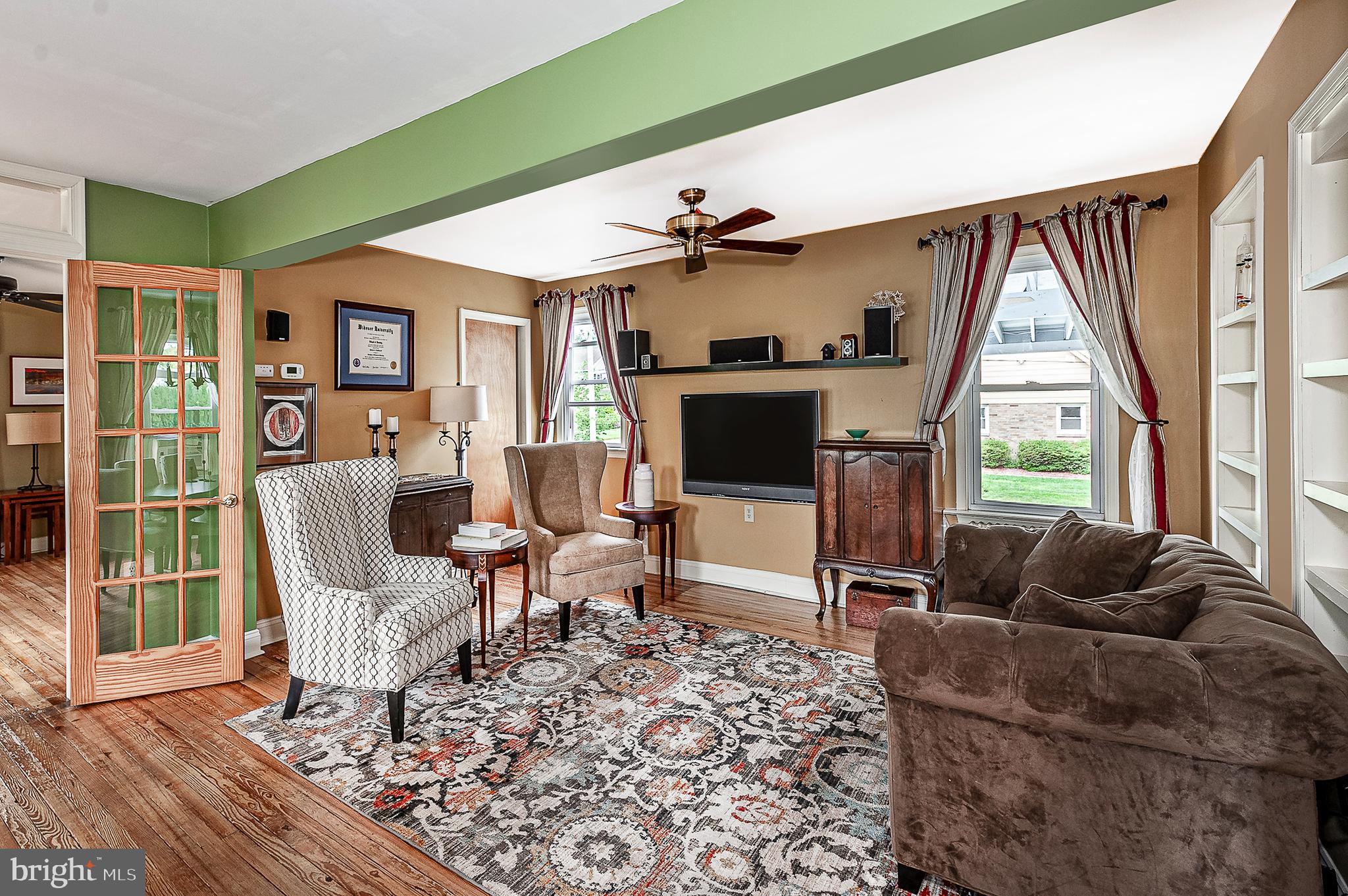 201 Lehigh Road South Glassboro, NJ 08028 - Photo 7 of 32 Sitting Room/Family Room