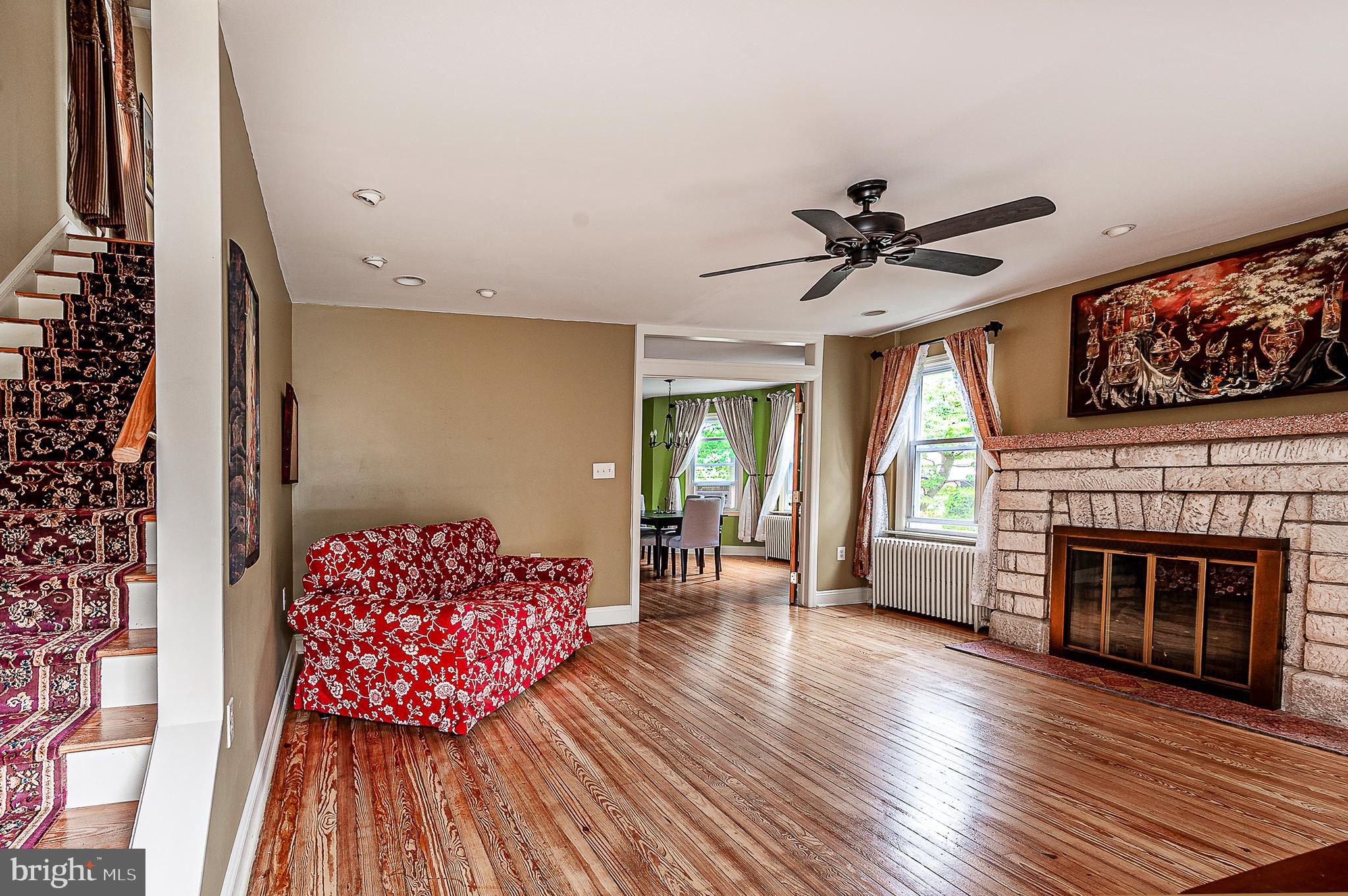 201 Lehigh Road South Glassboro, NJ 08028 - Photo 8 of 32 Living Room