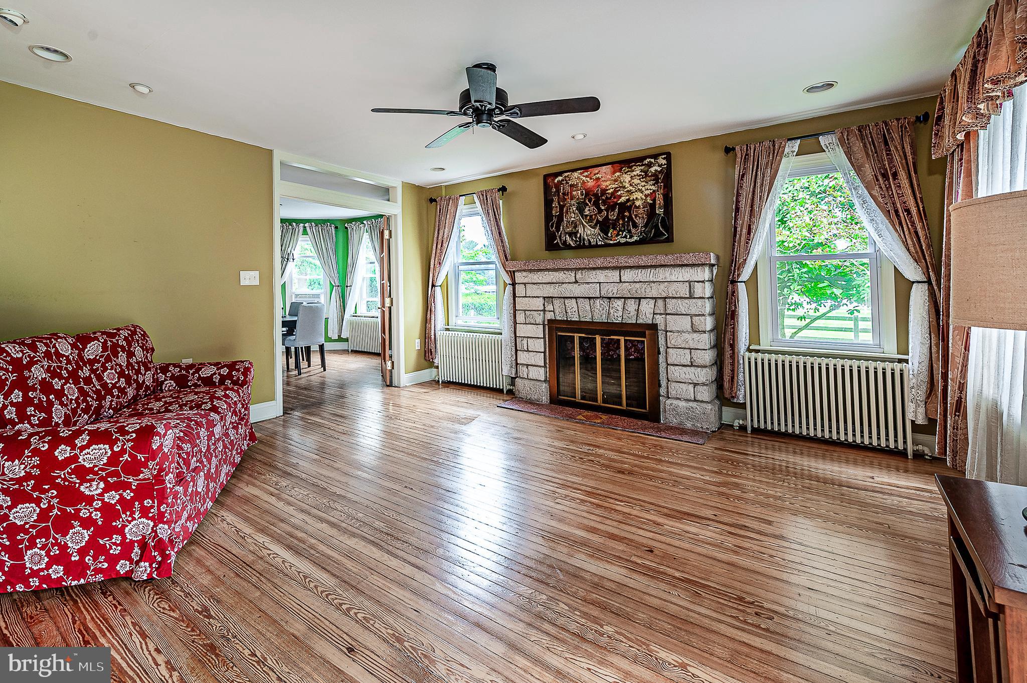 201 Lehigh Road South Glassboro, NJ 08028 - Photo 9 of 32 Living Room
