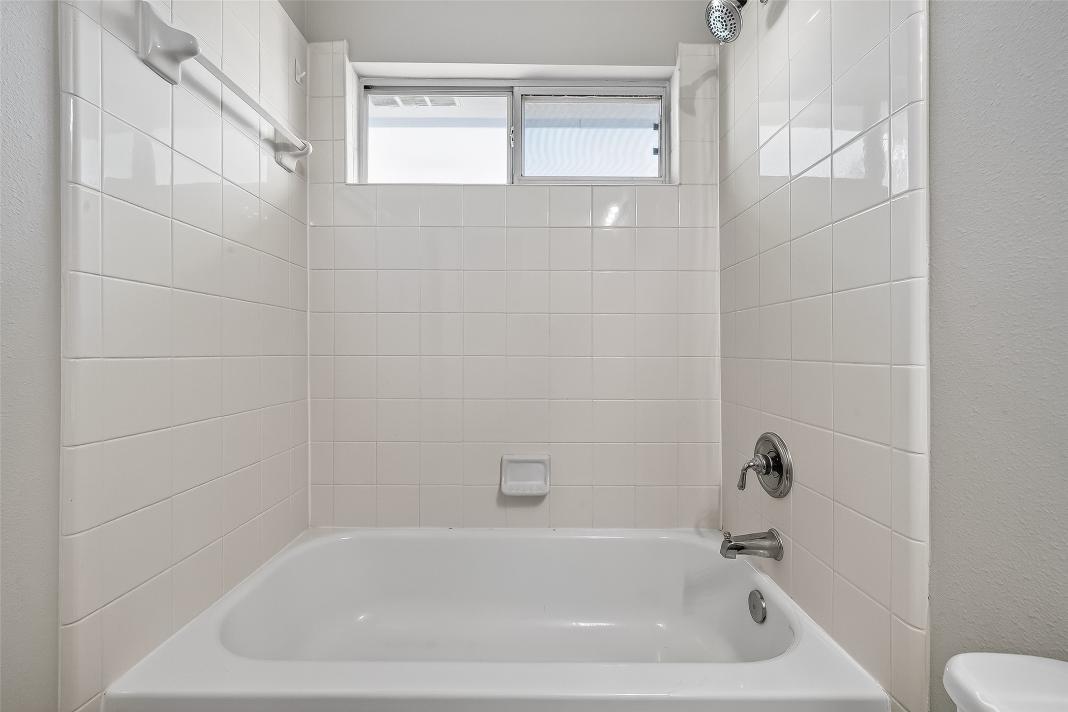 6506 Rose Willow Lane Spring, TX 77379 - Photo 27 of 38 a bathroom with a bathtub