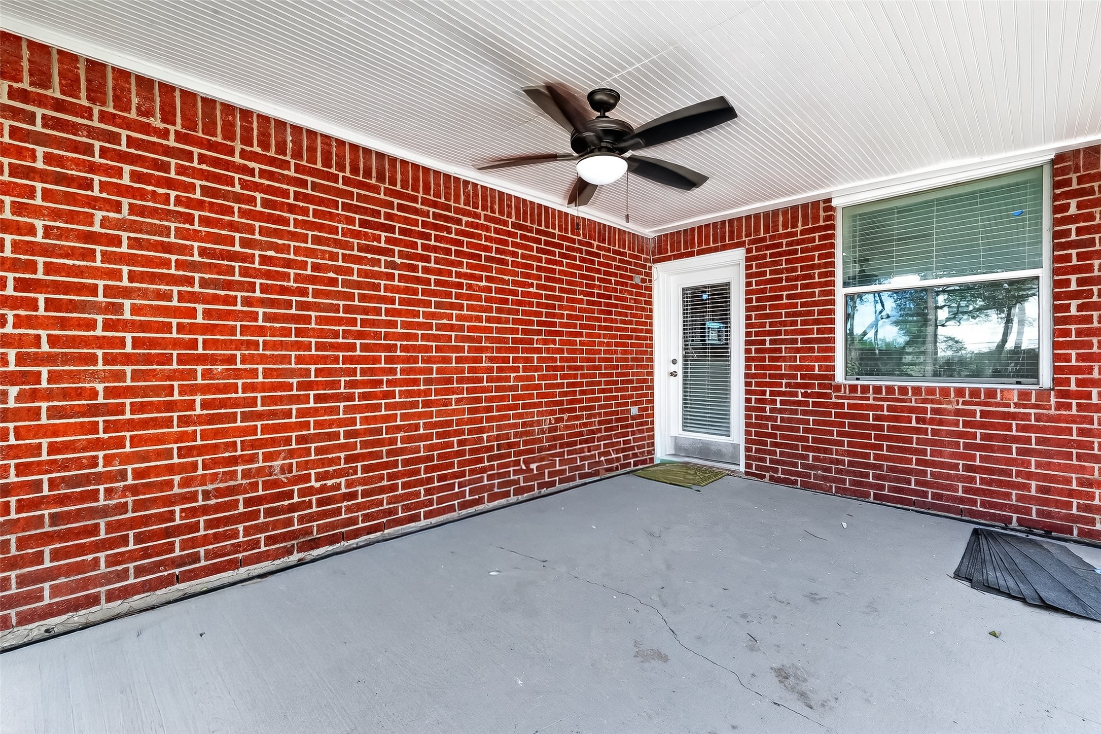 6506 Rose Willow Lane Spring, TX 77379 - Photo 34 of 38 a view of an empty room with a ceiling fan