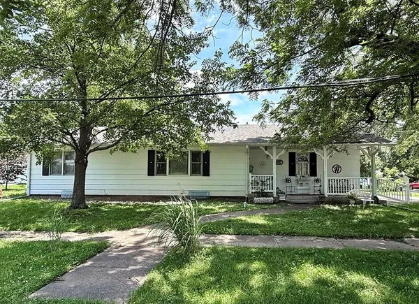 $224,000 | 100 North Hickory Street, Appleton City, MO 64724