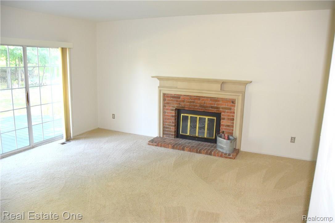 1984 Clear Point Court Rochester, MI 48306 - Photo 9 of 21 8.JPG