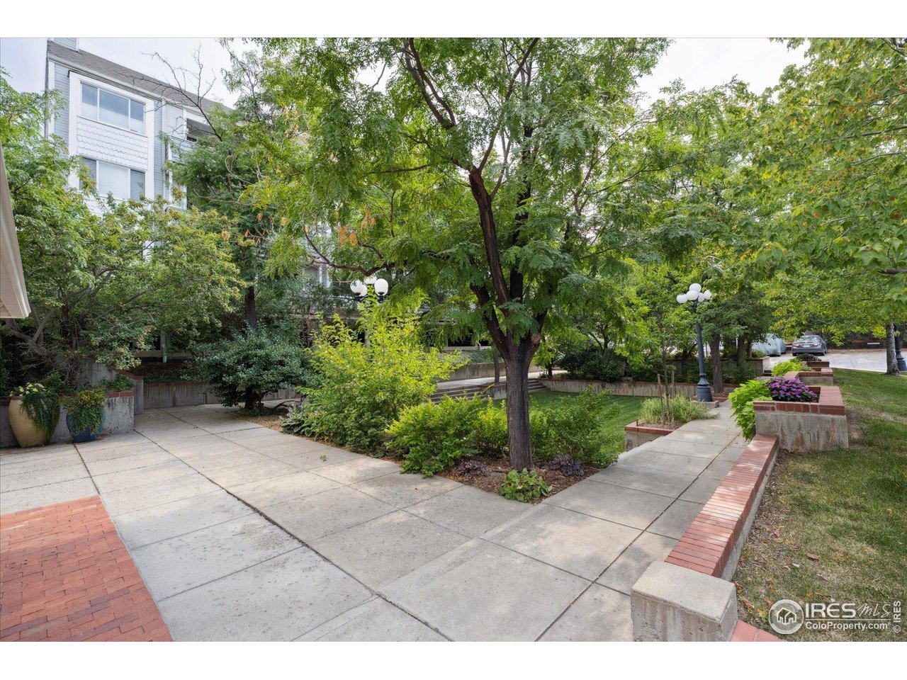 2201 Pearl Street, Unit 2 Boulder, CO 80302 - Photo 28 of 37 a view of a backyard