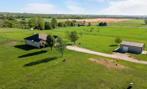 $575,000 | 4860 West 351st Street, Louisburg, KS 66053