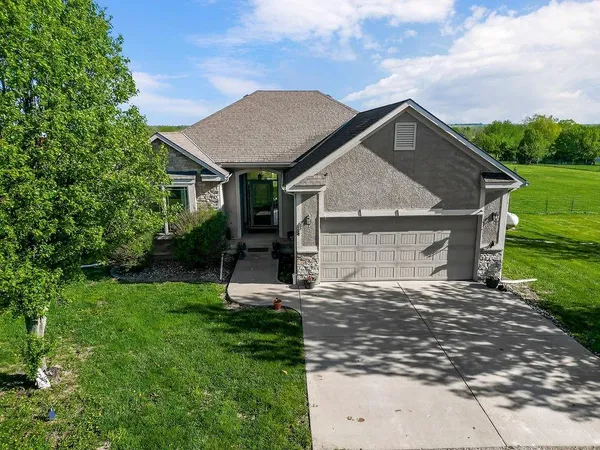 $575,000 | 4860 West 351st Street, Louisburg, KS 66053