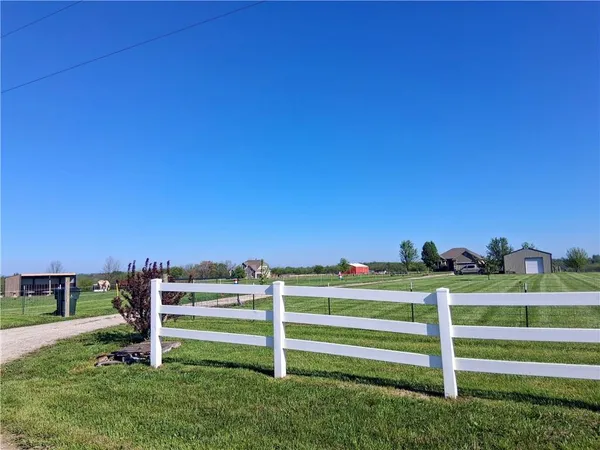 $575,000 | 4860 West 351st Street, Louisburg, KS 66053