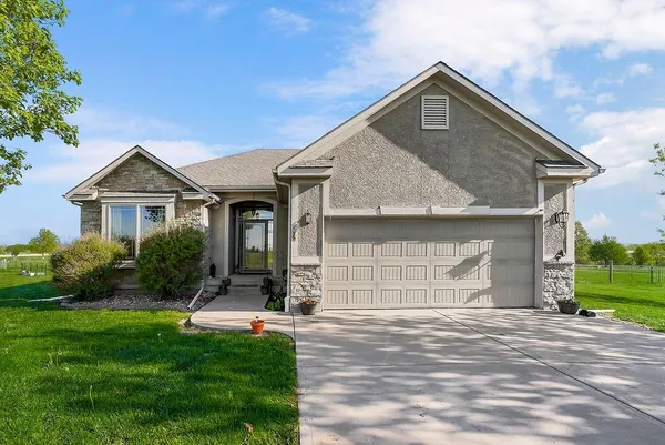 $575,000 | 4860 West 351st Street, Louisburg, KS 66053