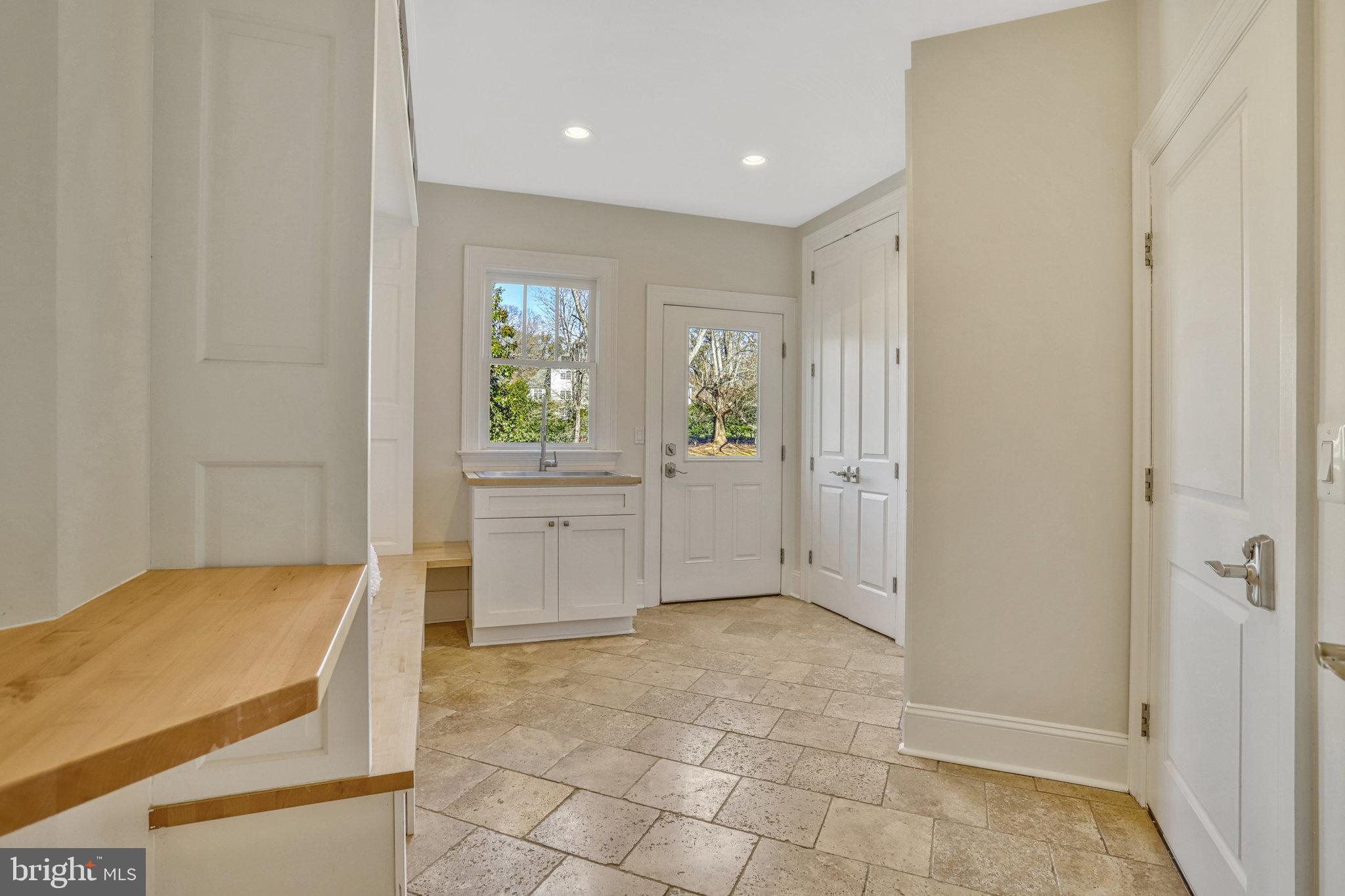 2521 Hunter Mill Road Oakton, VA 22124 - Photo 44 of 132 Mudroom