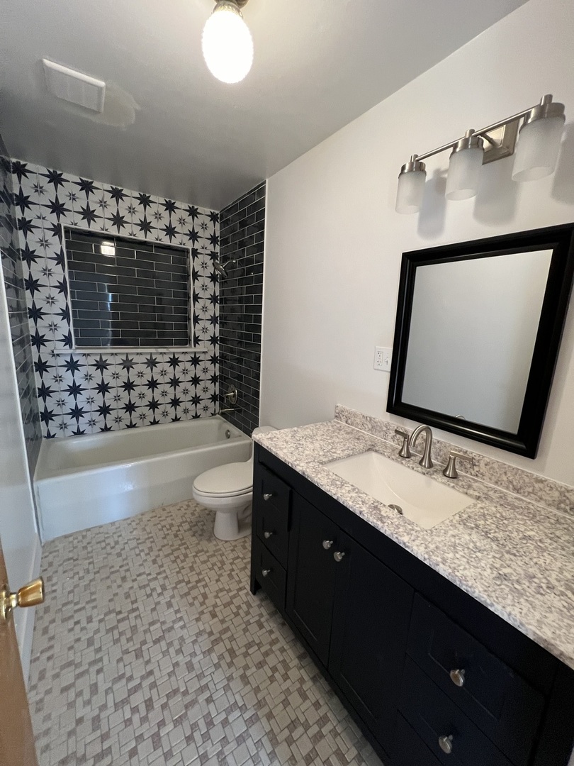 7244 Beckwith Road Morton Grove, IL 60053 - Photo 4 of 9 Gallery Image 4