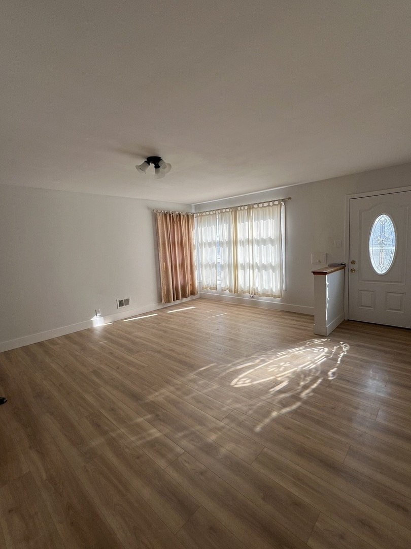 7244 Beckwith Road Morton Grove, IL 60053 - Photo 7 of 9 Gallery Image 7
