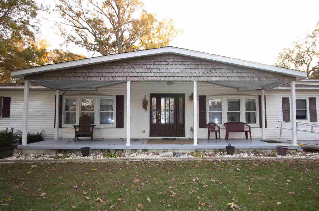 2403 Lakeside Drive Centralia, IL 62801 - Photo 3 of 28