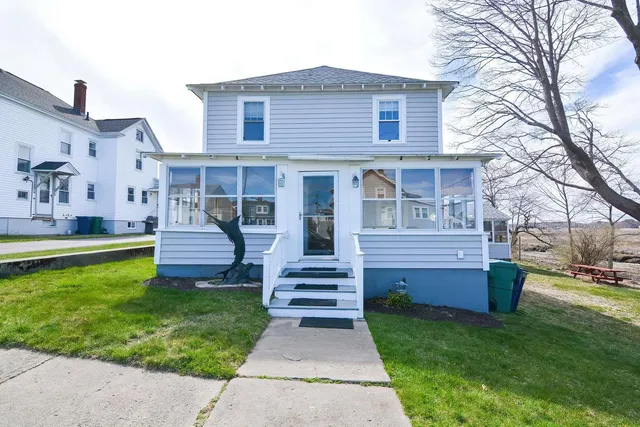 $2,950 | 7 Lyons Street, Hampton, NH 03842