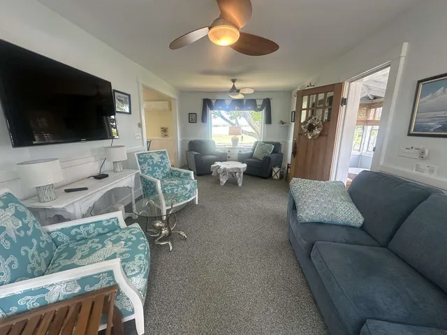 $2,950 | 7 Lyons Street, Hampton, NH 03842