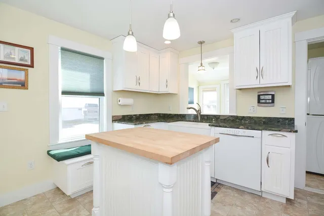 $2,950 | 7 Lyons Street, Hampton, NH 03842